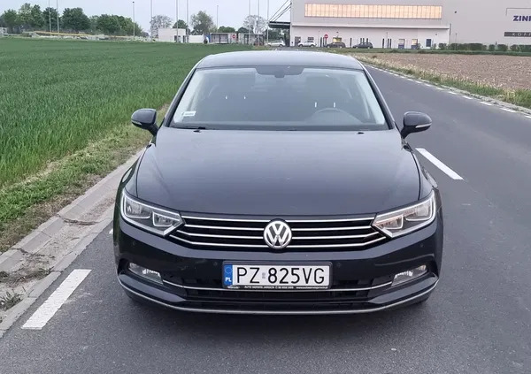 samochody osobowe Volkswagen Passat cena 52000 przebieg: 198000, rok produkcji 2016 z Radom